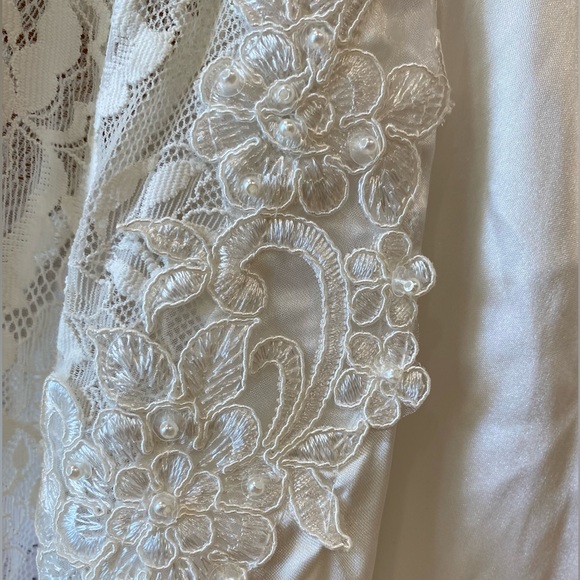 Pearl white “Bridal” 💍 Robe with beautiful detailing S/M - Picture 10 of 14